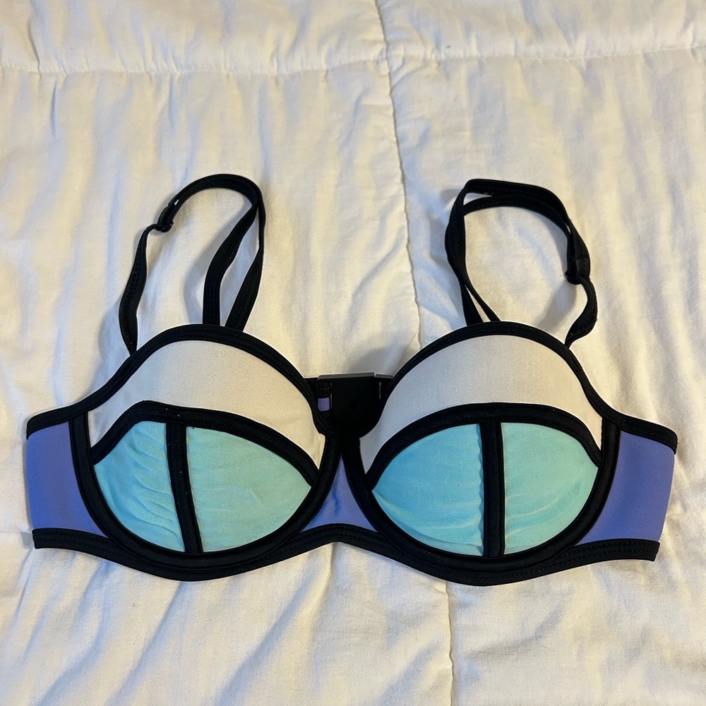 Triangl bikini top